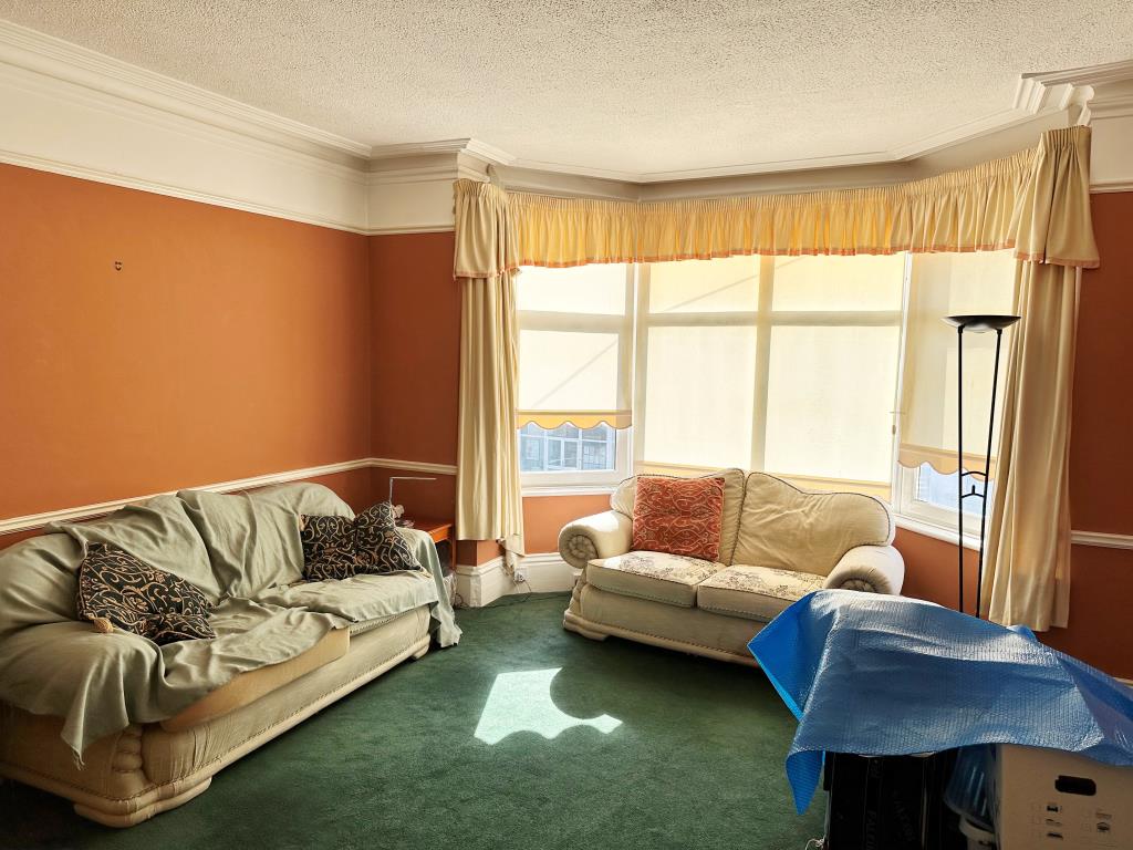 Lot: 42 - FOUR-BEDROOM MAISONETTE WITH SEA VIEWS - Living Room